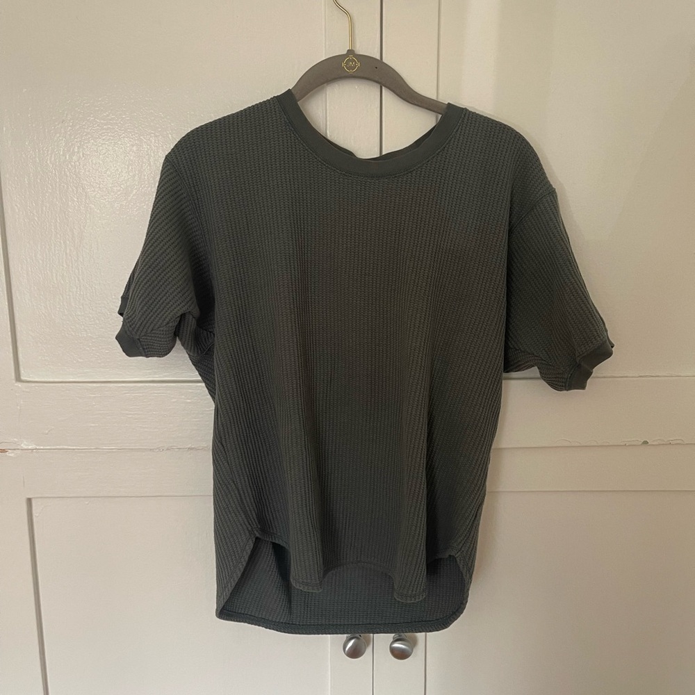 DEACTIVATING IN ONE MONTH :) Uniqlo waffle knit tee